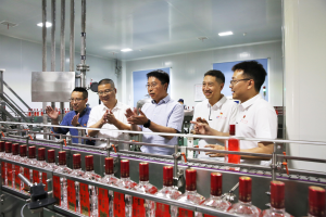 泸州老窖奋力建设白酒行业首家“灯塔工厂”，“智能制造”助力白酒产业提速增效-数字化转型网www.szhzxw.cn