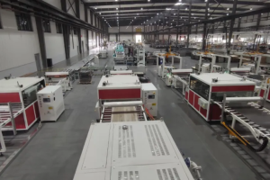 未来工厂案例：巨美家新型装饰材料未来工厂-数字化转型网www.szhzxw.cn