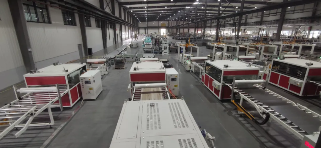 未来工厂案例：巨美家新型装饰材料未来工厂-数字化转型网www.szhzxw.cn