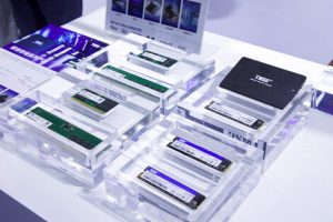 德明利亮相ELEXCON 2025，荣获"年度AI市场领军企业奖"—数字化转型网www.szhzxw.cn