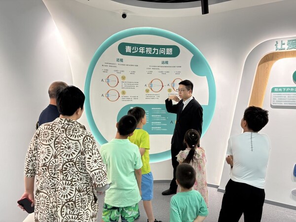 大明眼健康科普馆举办爱眼护眼活动-数字化转型网www.szhzxw.cn