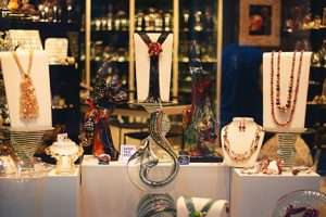 2023全球奢侈品百强企业—数字化转型网www.szhzxw.cn