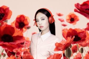 Beats 和 JENNIE 携手推出宝石红联名耳机，倾力之作耀目登场—数字化转型网www.szhzxw.cn