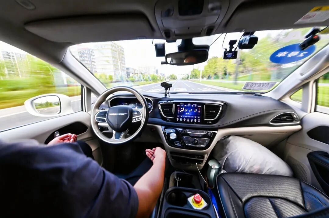 逛展“打飞的”是什么体验？数贸会这个馆把“天空走廊”搬进了会场—数字化转型网www.szhzxw.cn