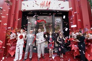 H&M风格之邸焕新启幕，以沉浸式时尚地标升级中国零售布局—数字化转型网www.szhzxw.cn