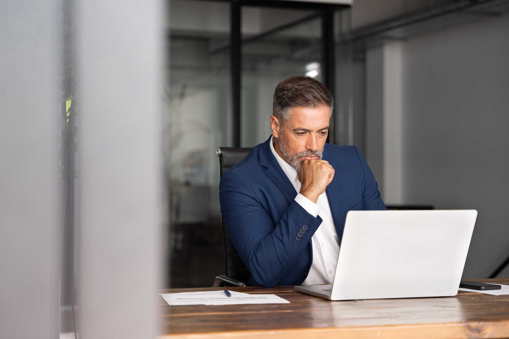 人工智能从理论转向实践：摒弃刻板思维，在工作中学习——数字化转型网