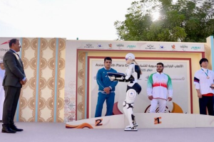 服务商资讯|科技托举荣耀 墨甲机器人领跑行业，解锁国际体育赛事机器人颁奖先河-数字化转型网