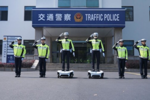 苏超开赛：墨甲交警机器人上岗常州，护航揭幕战——数智化转型网www.szhzxw.cn