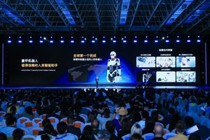 从讲PPT到全流程接待，墨甲机器人在2025奇瑞全球创新大会完成"人类助手"实景展示—数字化转型网www.szhzxw.cn