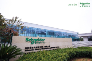 灯塔工厂案例集|施耐德武汉工厂：'人才灯塔工厂'赋能制造业智能制造人才培养的创新实践——数智化转型网www.szhzxw.cn