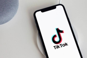 企业出海案例集|TikTok Shop狂飙：字节跳动海外营收占比突破30%背后的增长逻辑——数智化转型网www.szhzxw.cn