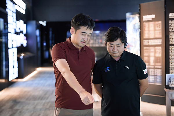 张雪机车深入探访安踏晋江总部 以创新与匠心共绘中国制造的品牌底色——数智化转型网