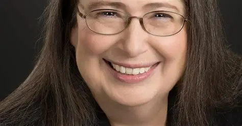 Radia Perlman：互联网之母，用一个协议让全球50亿台计算机能相互通信